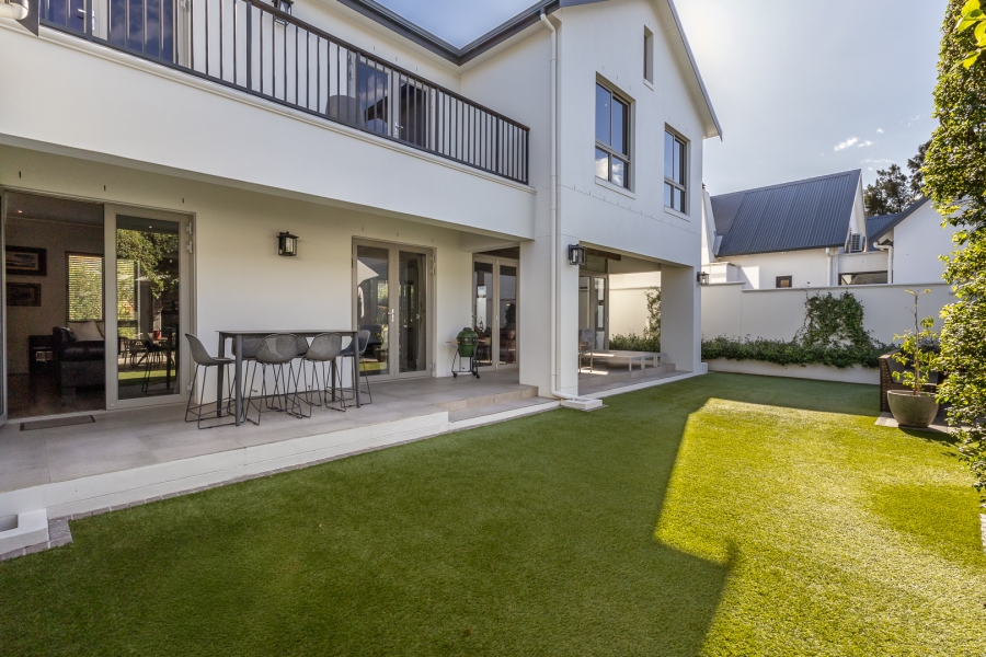 4 Bedroom Property for Sale in Lemoenkloof Western Cape